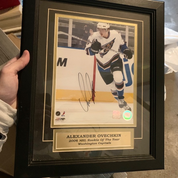 Autographed 2006 Rookie of the Year Alexander Ovechkin 8" x 10" Photo with Frame - Picture 10 of 10